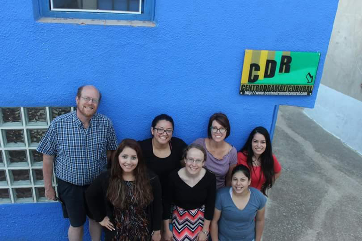 USI group outside the Centro Dramático Rural. Front: Jackeline Yagual Flores, Jenny Wagner, Mendy Lopez. Back: Dr. David Hitchcock, Lorena Baquerizo, JJ Epperson, Coralys Miranda-Reyes