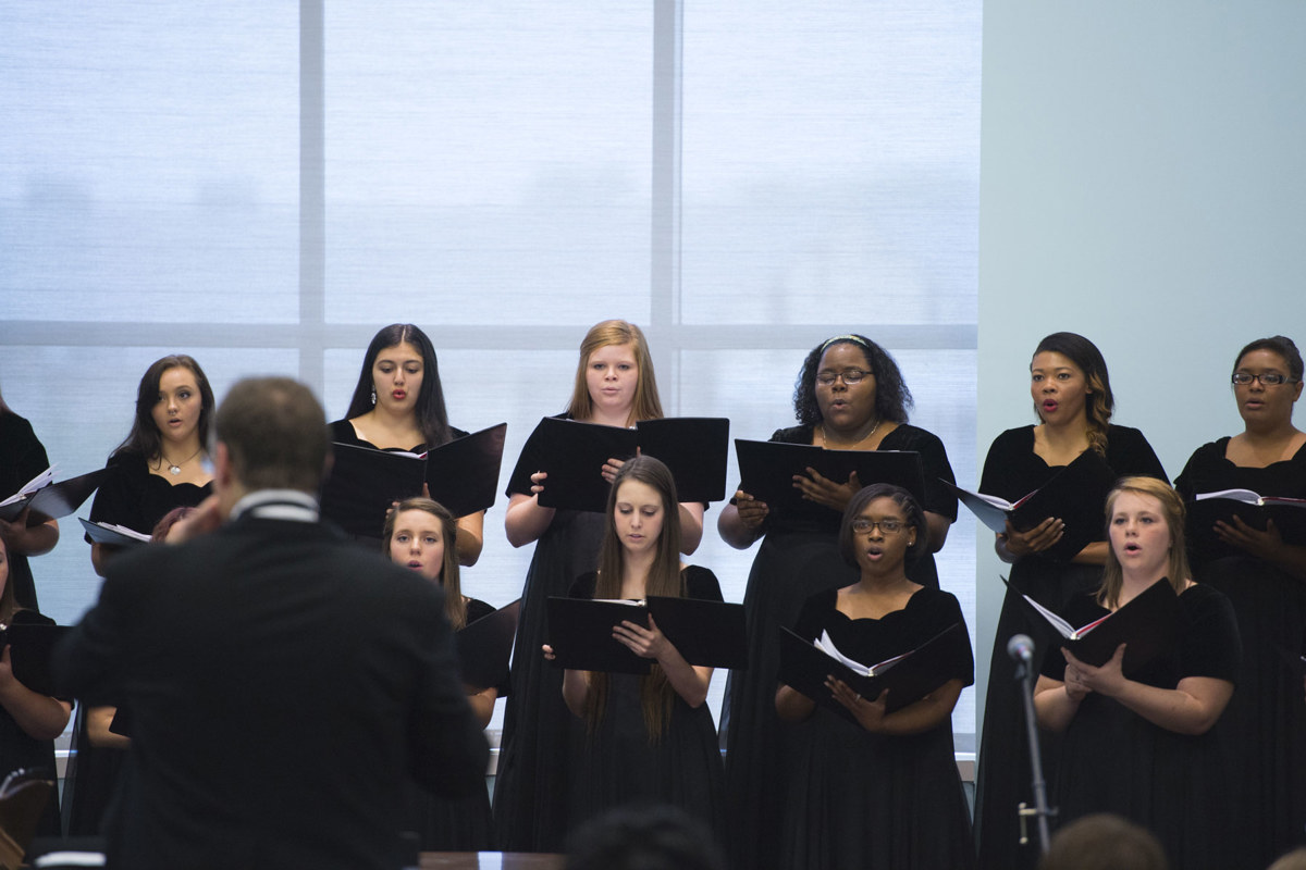 USI Chamber and Women’s Choirs to present “Music for the Feaste of Christmas” 